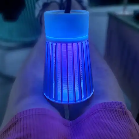 Familia disfrutando al aire libre sin mosquitos